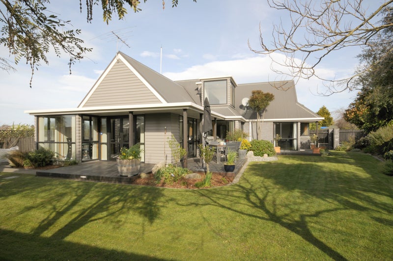8 Giles Place, Shirley, Christchurch - Carousel 1
