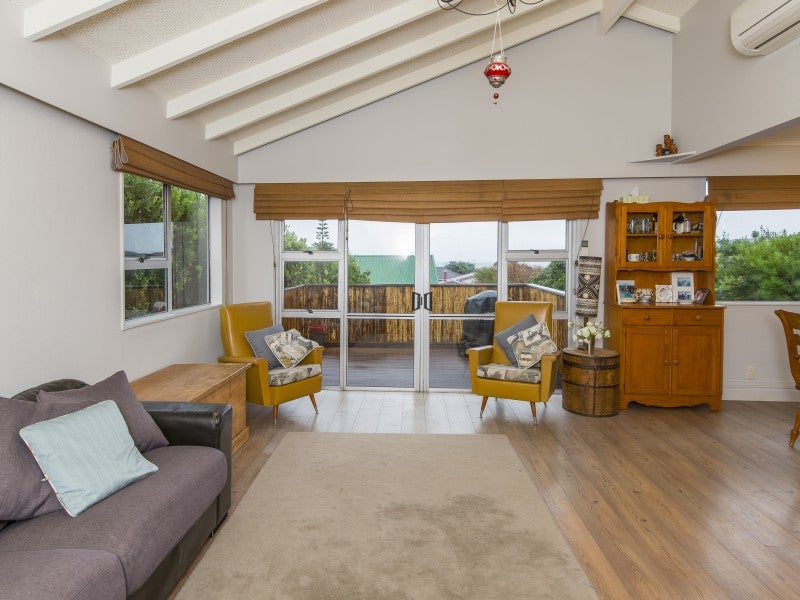 1 Arapawa Place, Plimmerton, Porirua - Carousel 2