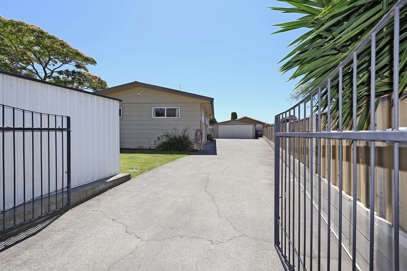 1 Deakin Place, Clive, Clive - Carousel 18