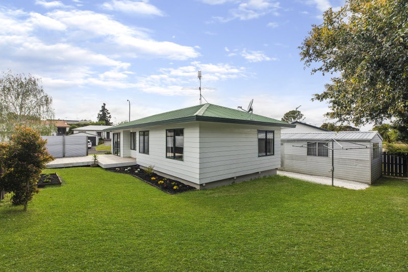 4 Clarion Place, Glendene, Auckland - Carousel 2