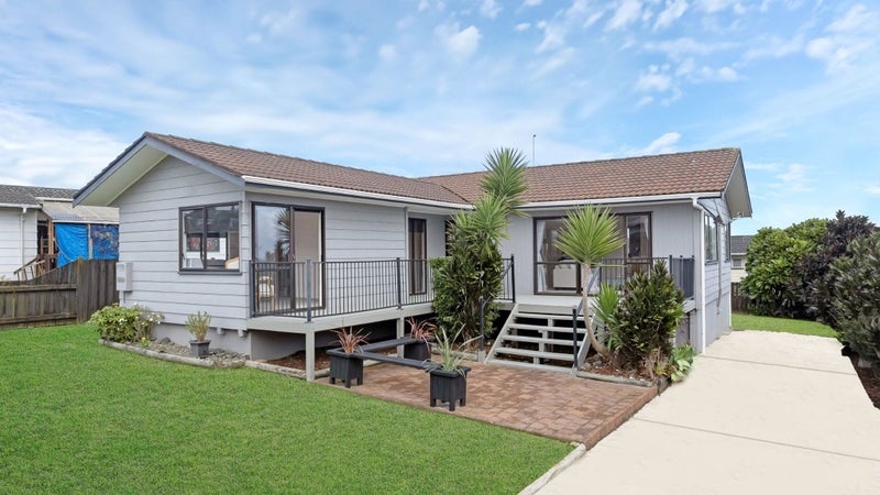 33 Greenstone Place, Clover Park, Auckland - Carousel 1