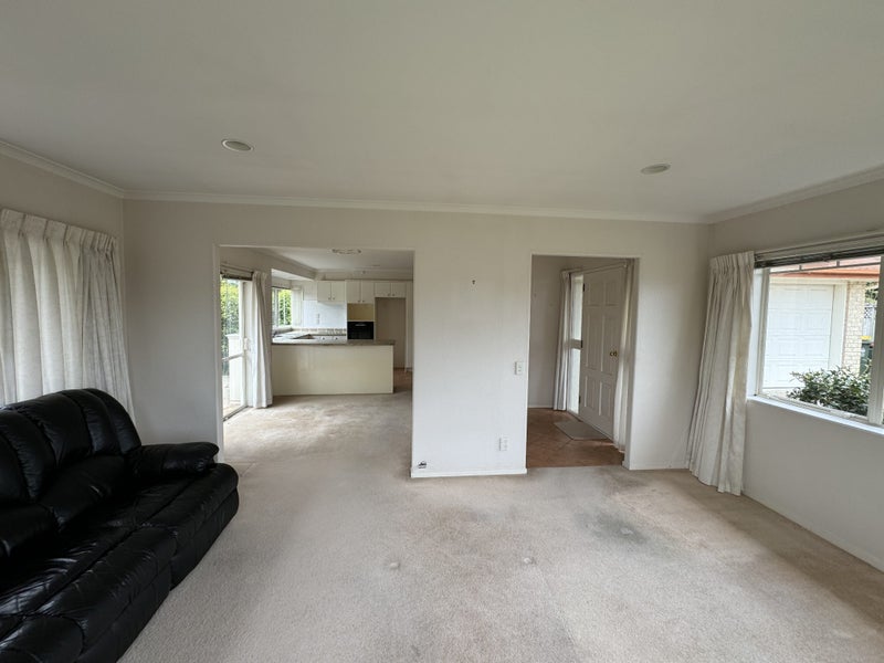 31 Trovare Place, Golflands, Auckland - Carousel 2