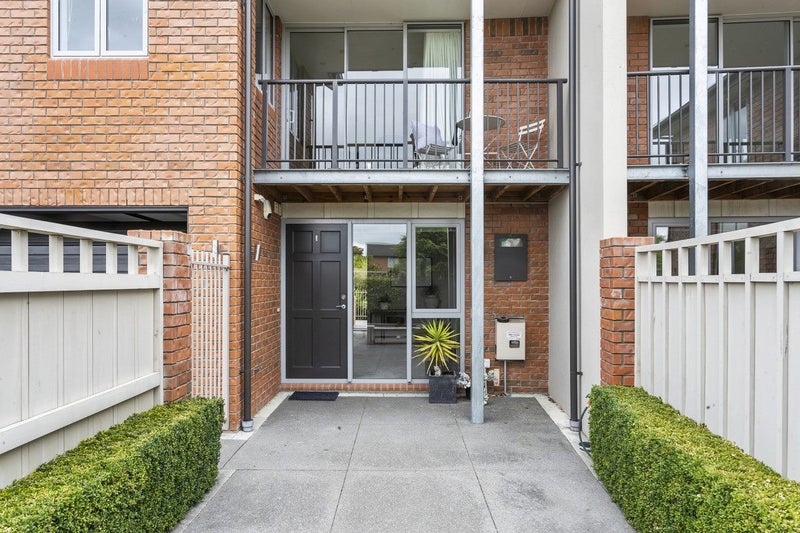 16 Henley Green, Northwood, Christchurch - Carousel 2