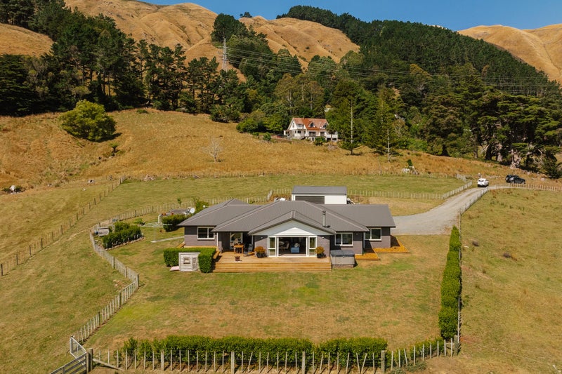 225 Albert Road, Tokomaru - Carousel 43