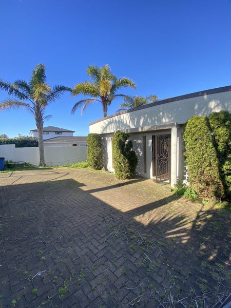 689 Beach Road, Rothesay Bay, Auckland - Carousel 1