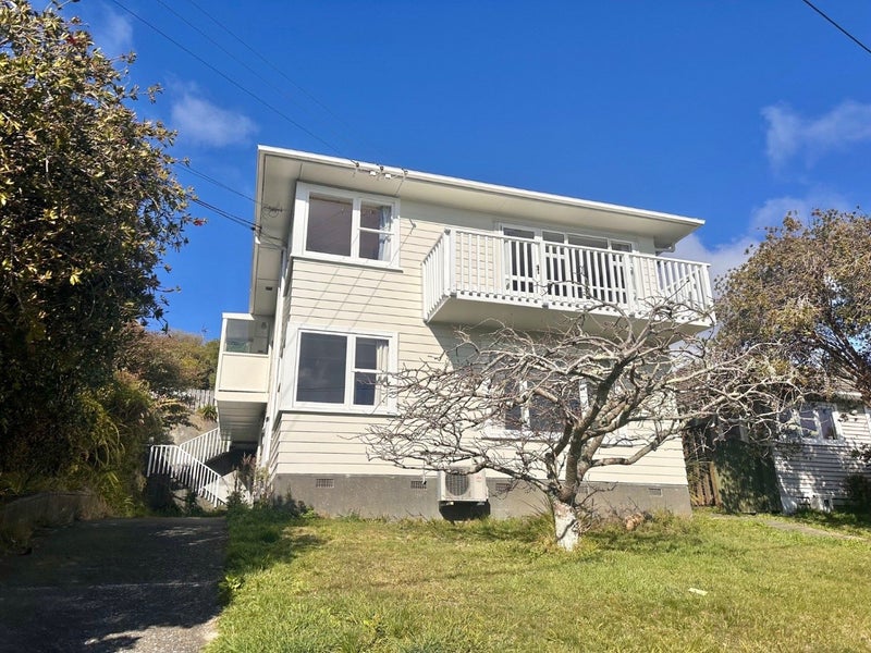 21 Kahikatea Grove, Paparangi, Wellington - Carousel 1