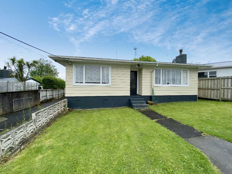 108 Wharf Road, Te Atatu Peninsula, Auckland - Carousel 1