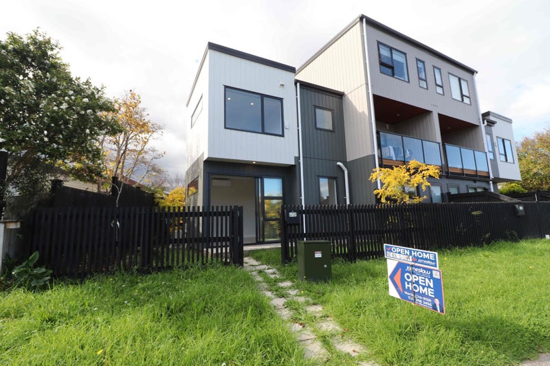 4/67 Kervil Avenue, Te Atatu Peninsula, Auckland - Carousel 1