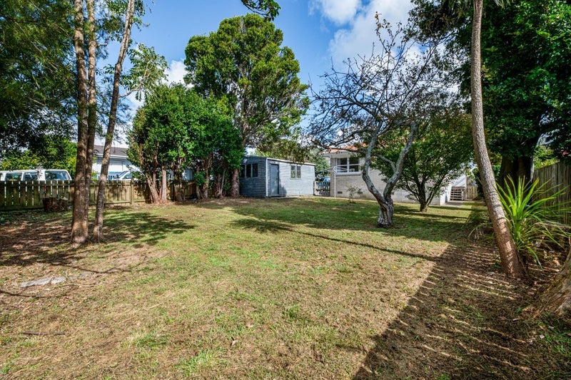 2/219 Swanson Road, Henderson, Auckland - Carousel 1