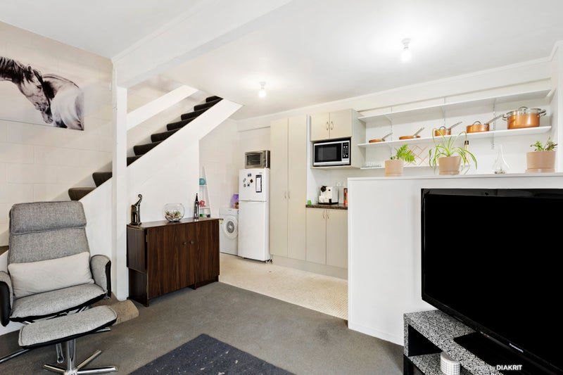 2/103 Rongotai Road, Kilbirnie, Wellington - Carousel 2