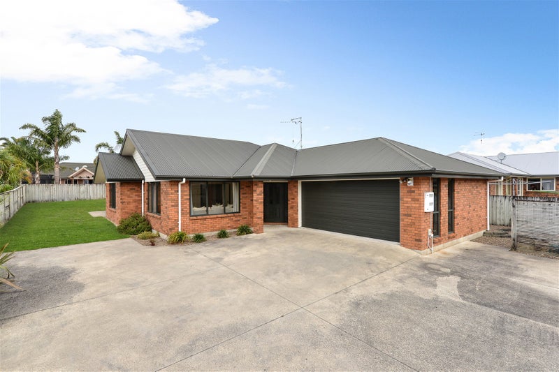 24 Holford Place, Huntington, Hamilton - Carousel 1