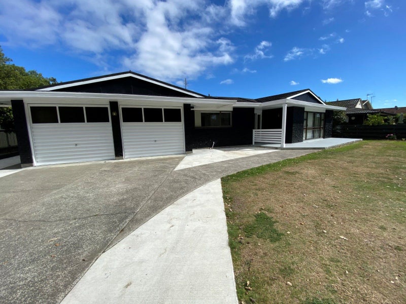 5 Carbine Court, Awapuni, Palmerston North - Carousel 1