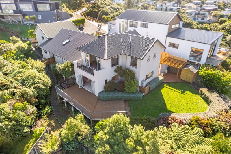 27 Meadowbank Drive, Belmont, Lower Hutt - Carousel 1