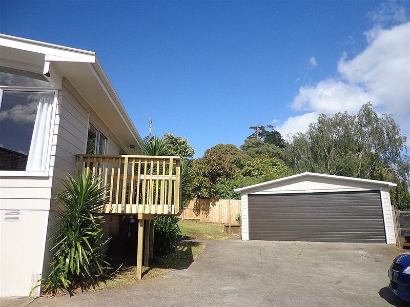 32 Glennandrew Drive, Half Moon Bay, Auckland - Carousel 2