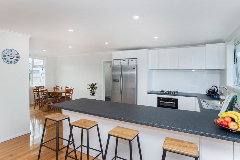 33 Oak Street, Mangapapa, Gisborne - Carousel 2