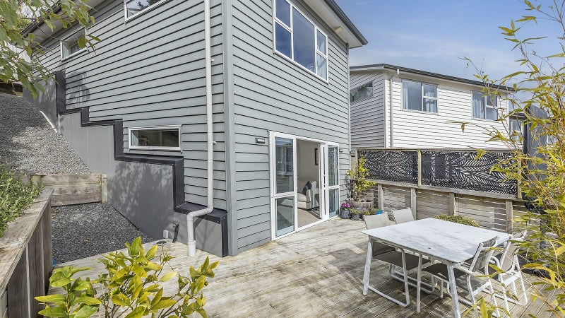 7/20 Glanmire Road, Newlands, Wellington - Carousel 1