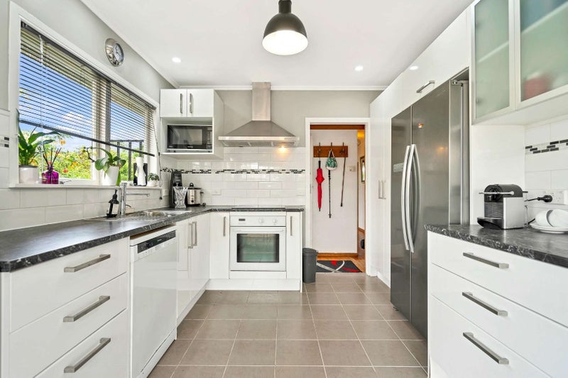 44 Te Kanawa Crescent, Henderson, Auckland - Carousel 2