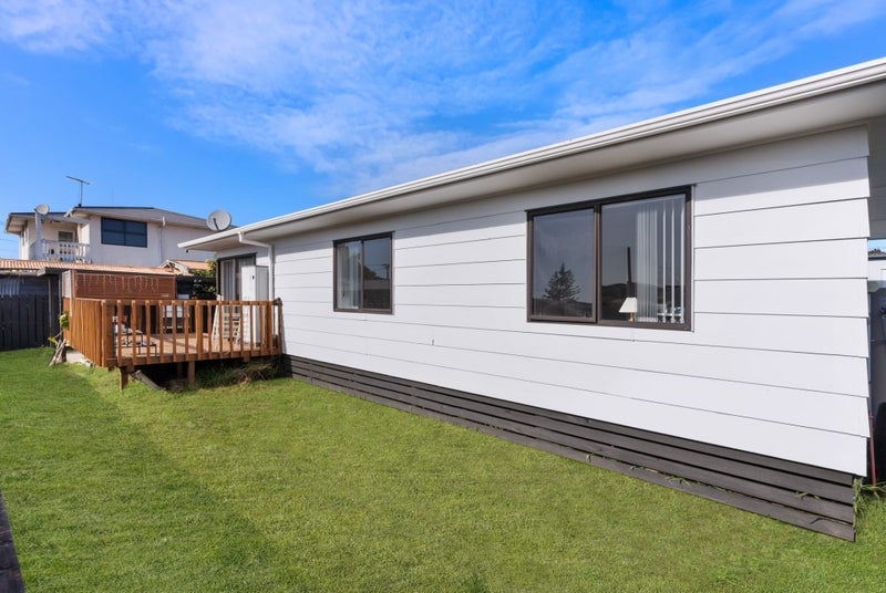 2/4 Daniel Avenue, Māngere East, Auckland - Carousel 1