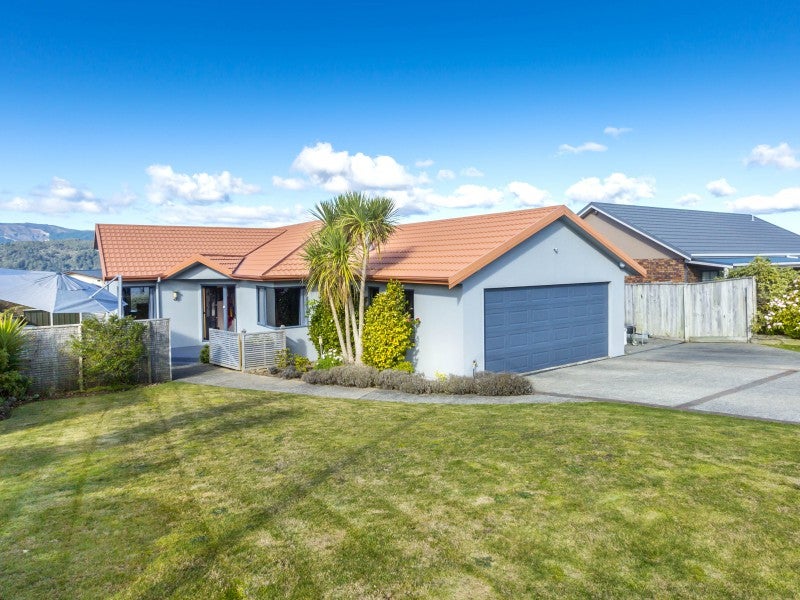 7 Ormrod Grove, Riverstone Terraces, Upper Hutt - Carousel 1