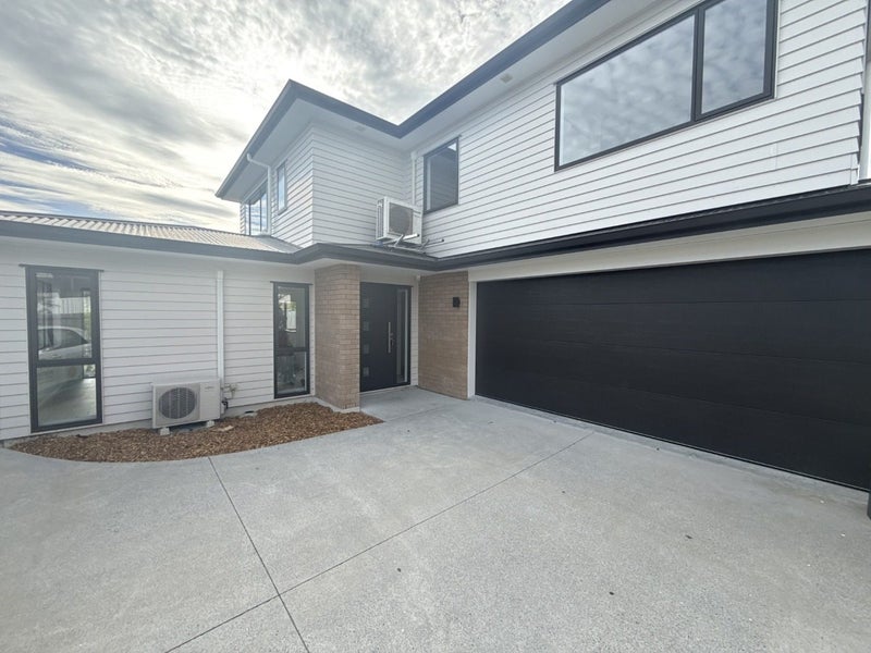 7 Pae Moana Place, Stanmore Bay, Whangaparaoa - Carousel 1