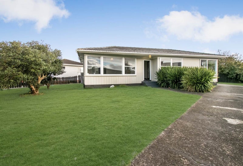 39 Staverton Crescent, Mangere, Auckland - Carousel 1