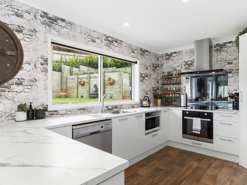 16 Antrim Glade, Welcome Bay, Tauranga - Carousel 2