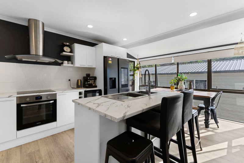 7 Waterloo Place, Westown, New Plymouth - Carousel 2