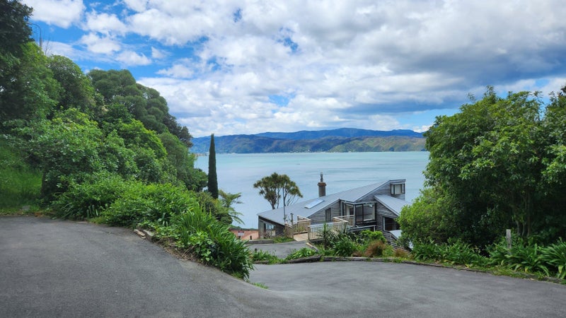 1 Maramanui Way, Karaka Bays, Wellington - Carousel 1