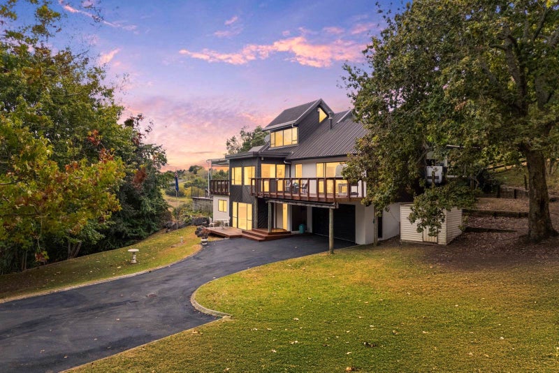 259 Point View Drive, East Tamaki Heights, Auckland - Carousel 1