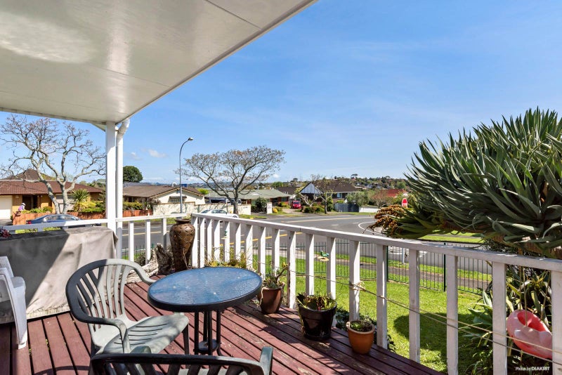 1/1 Raddock Place, Farm Cove, Auckland - Carousel 2