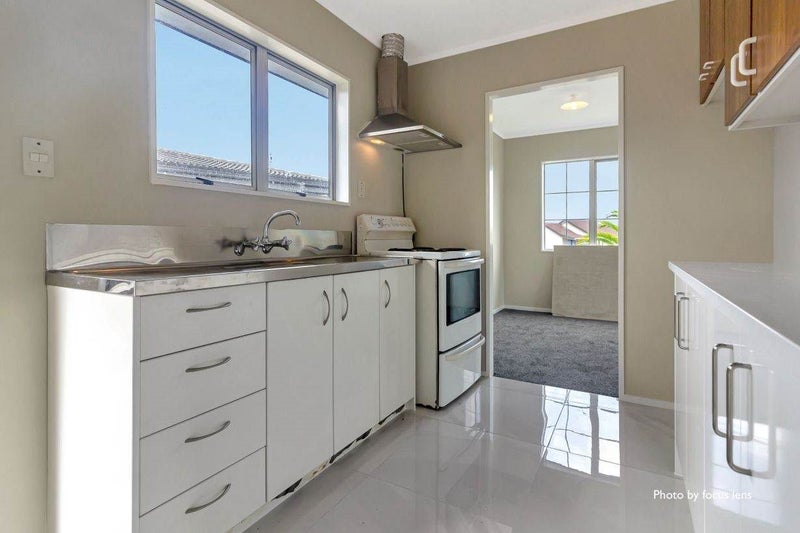 22 Greenstone Place, Clover Park, Auckland - Carousel 2