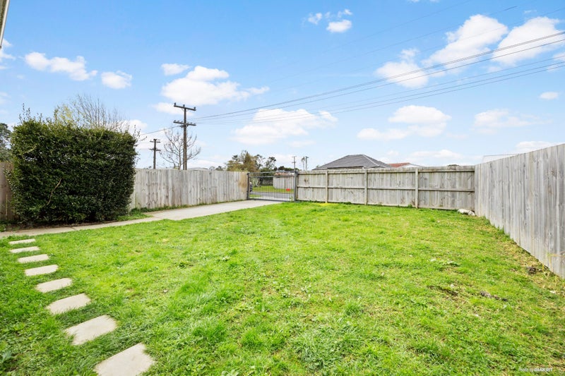 4 Daphne Street, Kelston, Auckland - Carousel 2