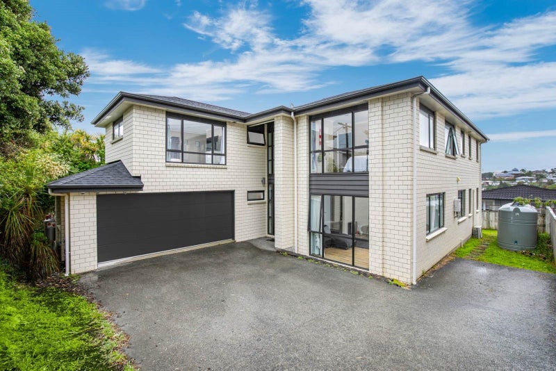 12A Marsh Avenue, Forrest Hill, Auckland - Carousel 1