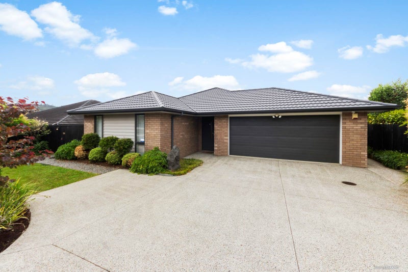 6 Robert Might Road, Kumeu - Carousel 1