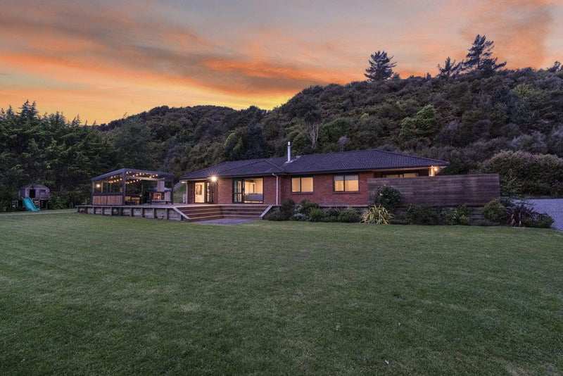 60 Brookfield Lane, Wainuiomata, Lower Hutt - Carousel 1