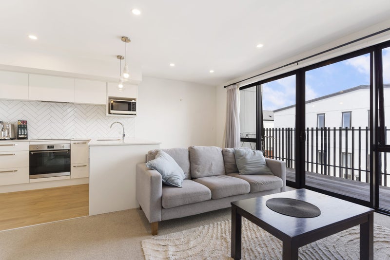 2/12 Unga Place, Beachlands, Auckland - Carousel 1