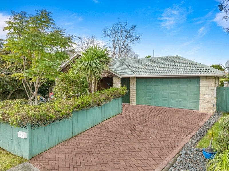 41 Headcorn Place, Botany Downs, Auckland - Carousel 1