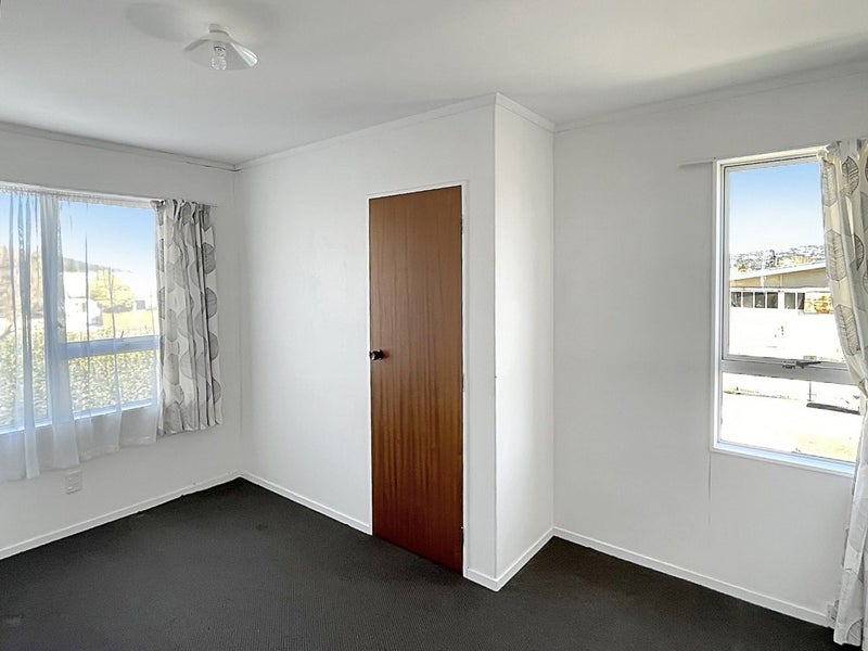 4A Flock Grove, Fairfield, Lower Hutt - Carousel 5