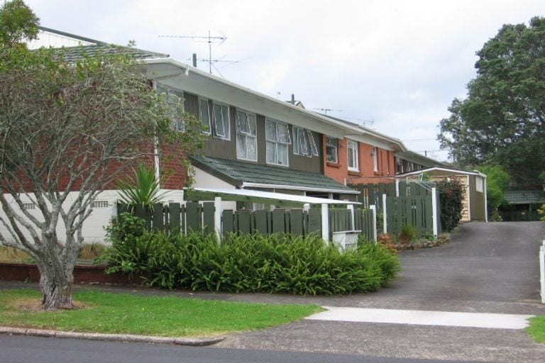 2/33 Tawhiri Road, One Tree Hill, Auckland - Carousel 1