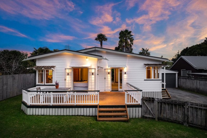 27 Lucinda Place, Glen Eden, Auckland - Carousel 1