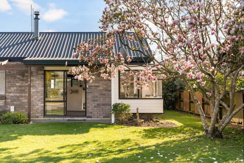 16 Kane Road, Papamoa Beach, Papamoa - Carousel 1