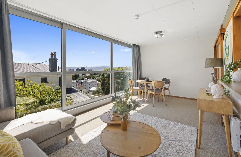 3/24 Patanga Crescent, Thorndon, Wellington - Carousel 1