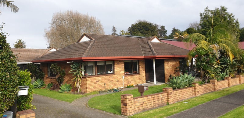 100 Flint Road, STRATFORD, Stratford - Carousel 1