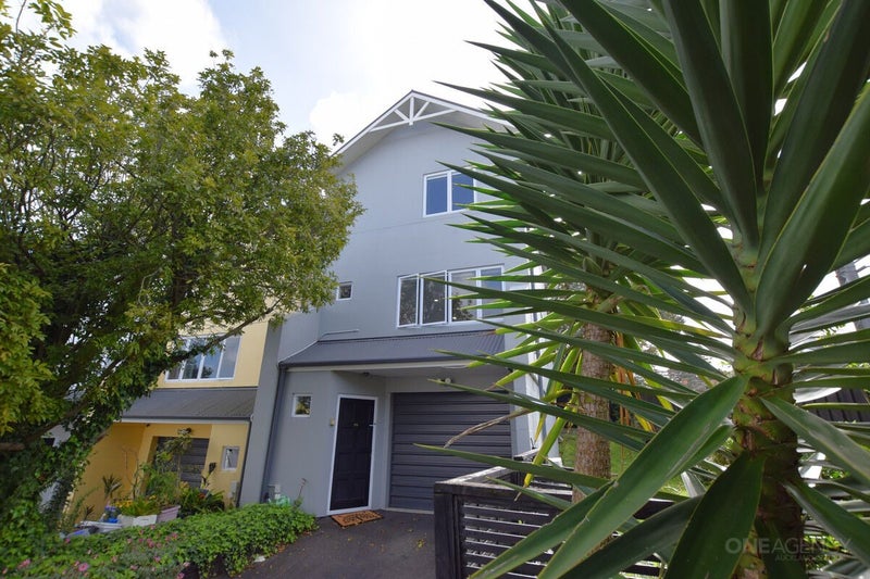 29 Winery Way, Henderson, Auckland - Carousel 1