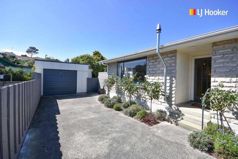 13B Royal Crescent, Saint Kilda, Dunedin - Carousel 1