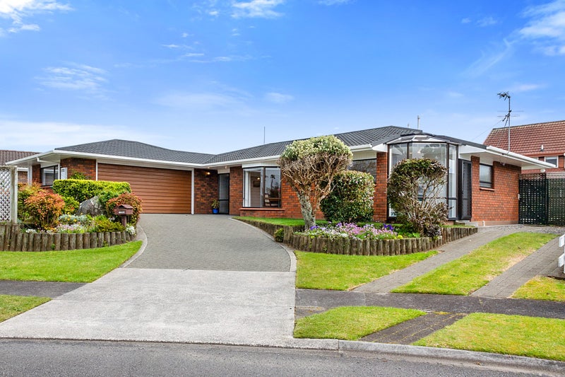 9 Boulevard Drive, Merrilands, New Plymouth - Carousel 1