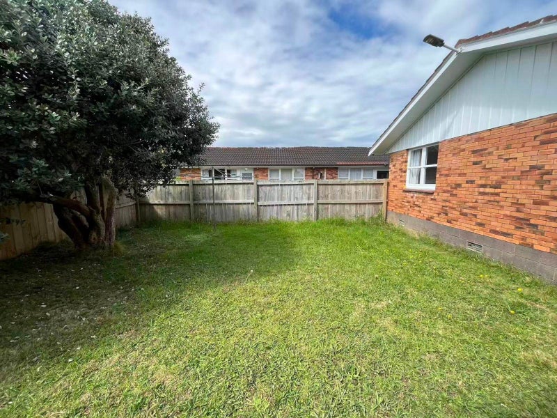 2/43 Spring Street, Onehunga, Auckland - Carousel 2