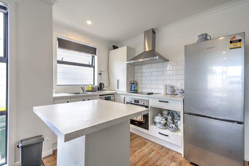 2/31 Russleigh Drive, Dinsdale, Hamilton - Carousel 2