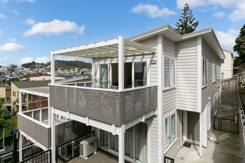 8/239 Adelaide Road, Newtown, Wellington - Carousel 1
