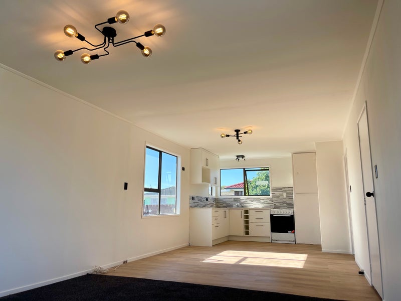 9 Treviso Place, Clover Park, Auckland - Carousel 1